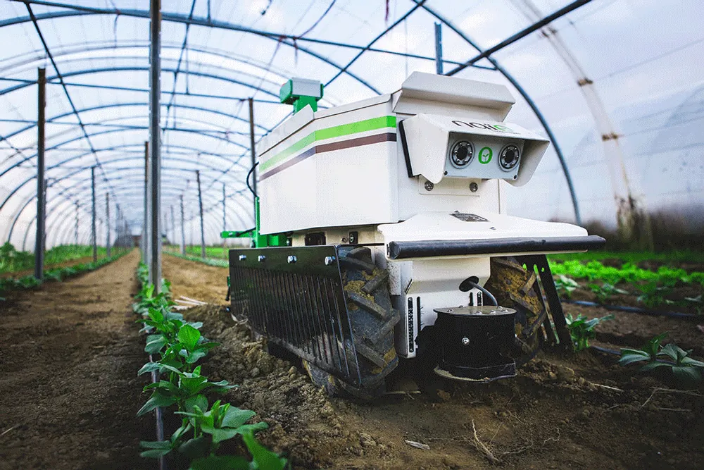 Petit robot agricole équipé d'in PowerBrick 12V-100Ah